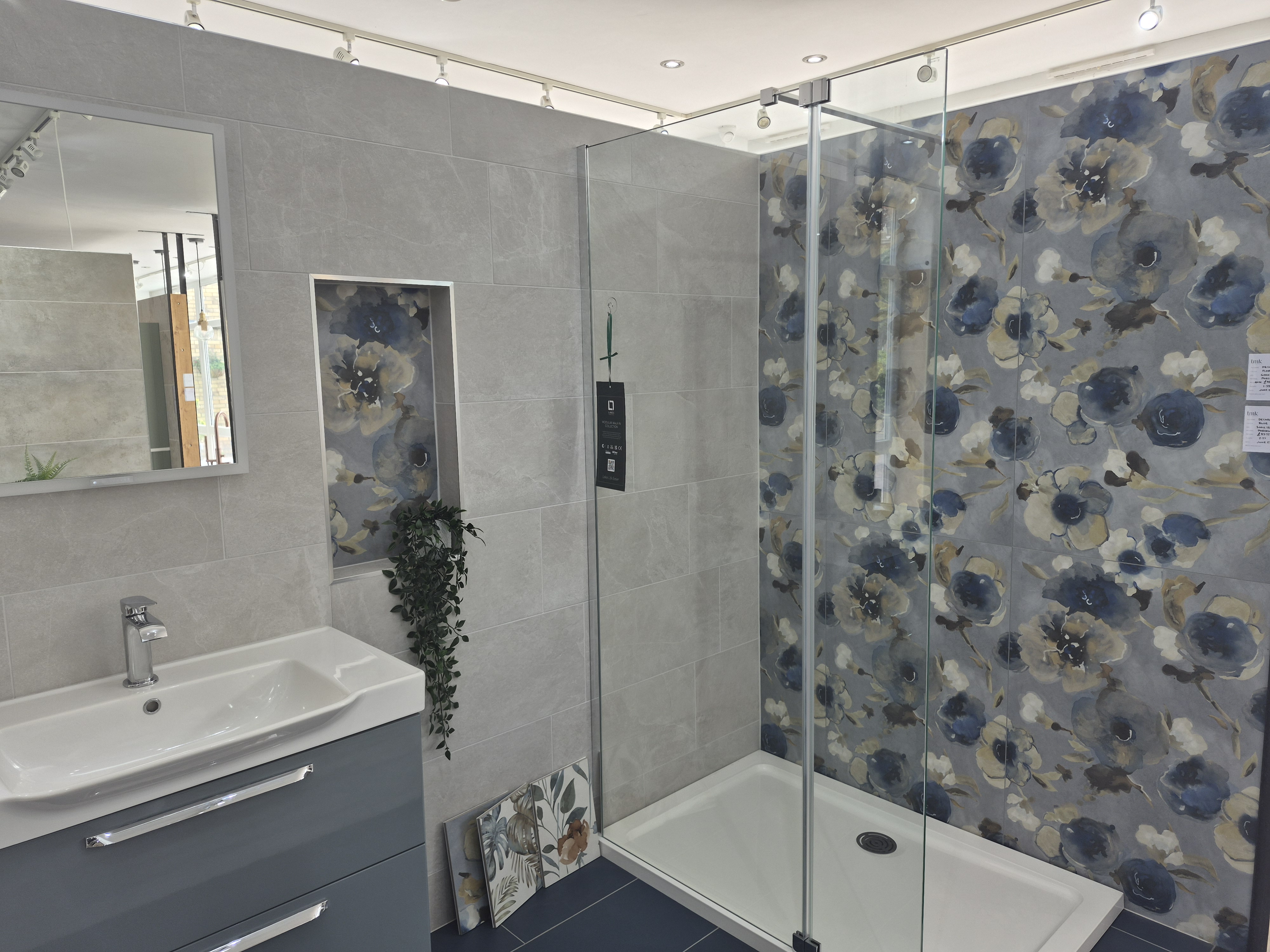 Wetroom panel & Return